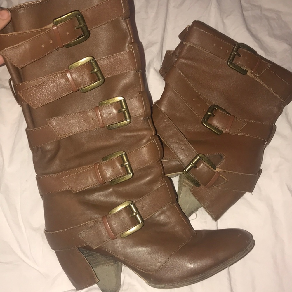 Brown, leather buckled boots🤠